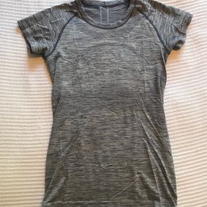 Lululemon Women’s Shortsleeved top; Size 8